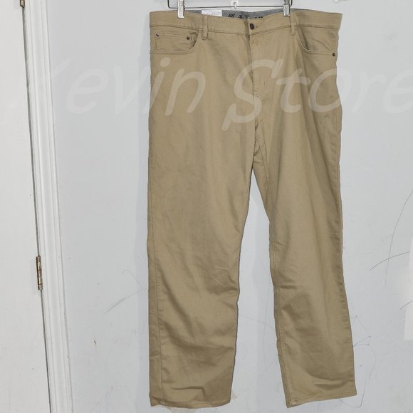 Tan Izod Men's Stretch 5 Pocket Regular‎ Fit Jeans - Picture 1 of 5